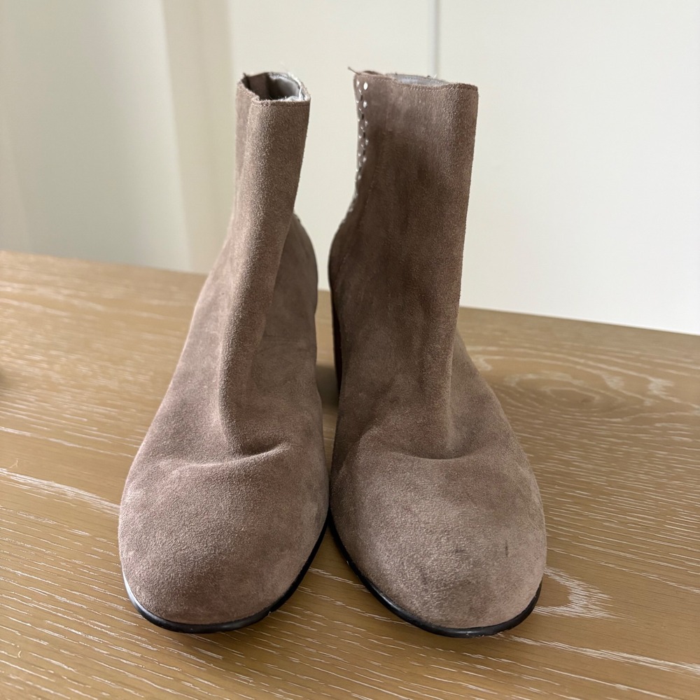 Lord & Taylor 424 Fifth Taupe Suede Studded Ankle Boots Block Heel Size 10M/40 - Picture 3 of 10
